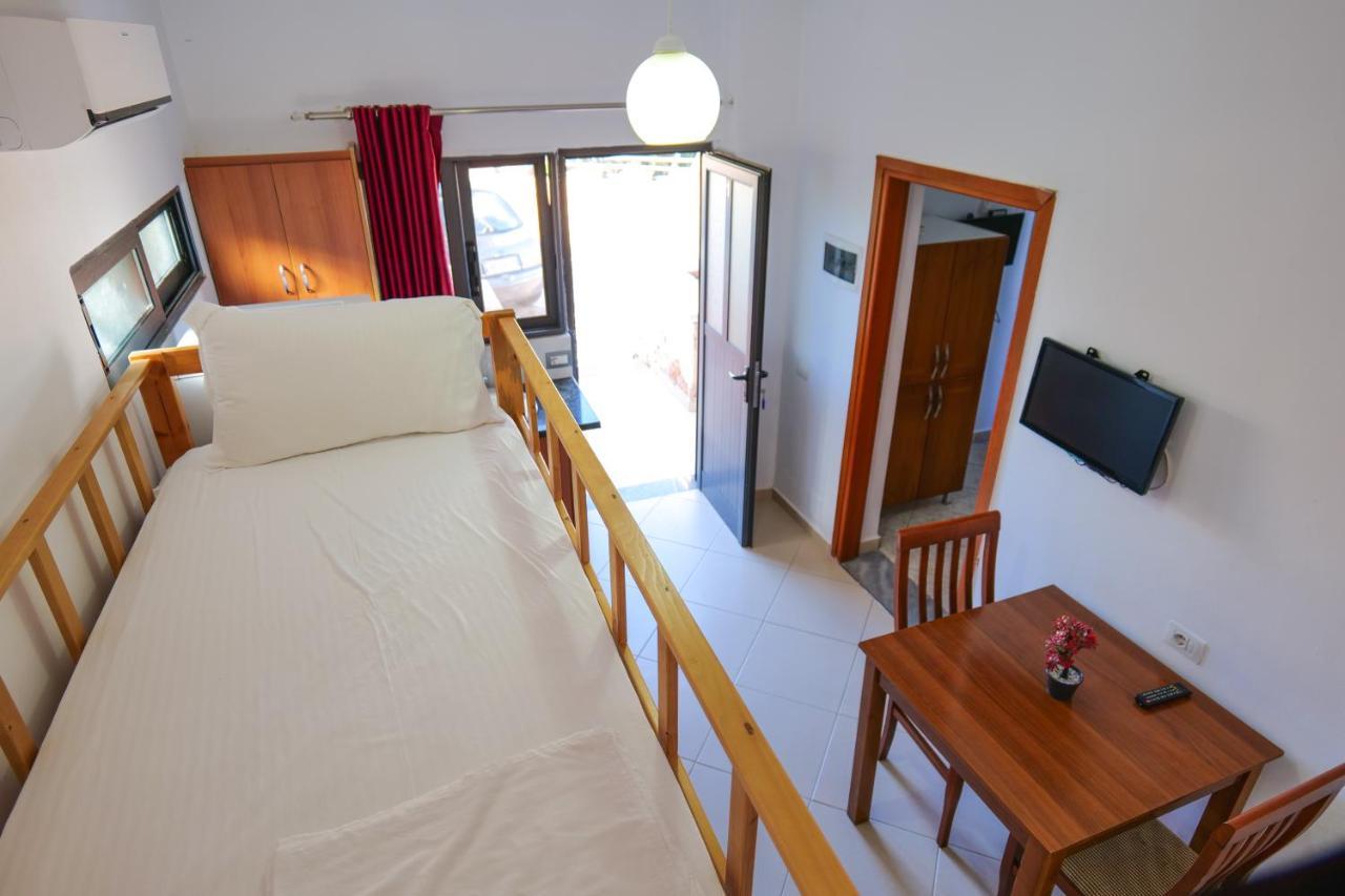 Guest House Gerard Ksamil Exterior photo